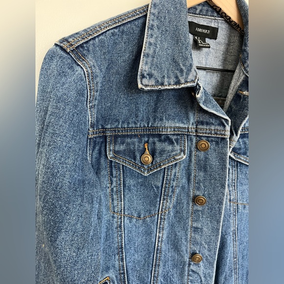 FOREVER 21 Denim jacket with embroidery on the back| Size: S| UNISEX| oversized. - Picture 4 of 15